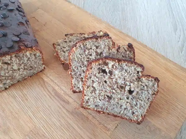 Das leckere Protein Bananenbrot ist ein perfektes gesundes Frühstück