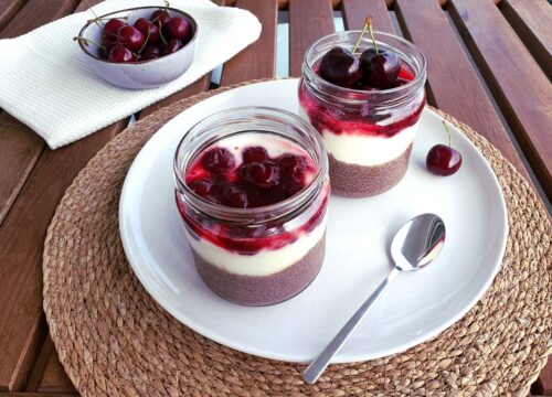 Schoko Chia Pudding Rezept mit Kirschen: Gesundes Frühstück mit Chia Samen