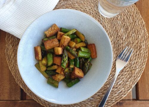 Grüner Spargel Pfanne mit Tofu – 20 Minuten Low Carb Rezept